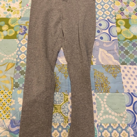 ๐ฝ๐น๐ฎ๐ถ๐ป ๐ด๐ฟ๐ฎ๐/๐ด๐ฟ๐ฒ๐ ๐น๐ฒ๐ด๐ด๐ถ๐ป๐ด๐ - Picture 1 of 3